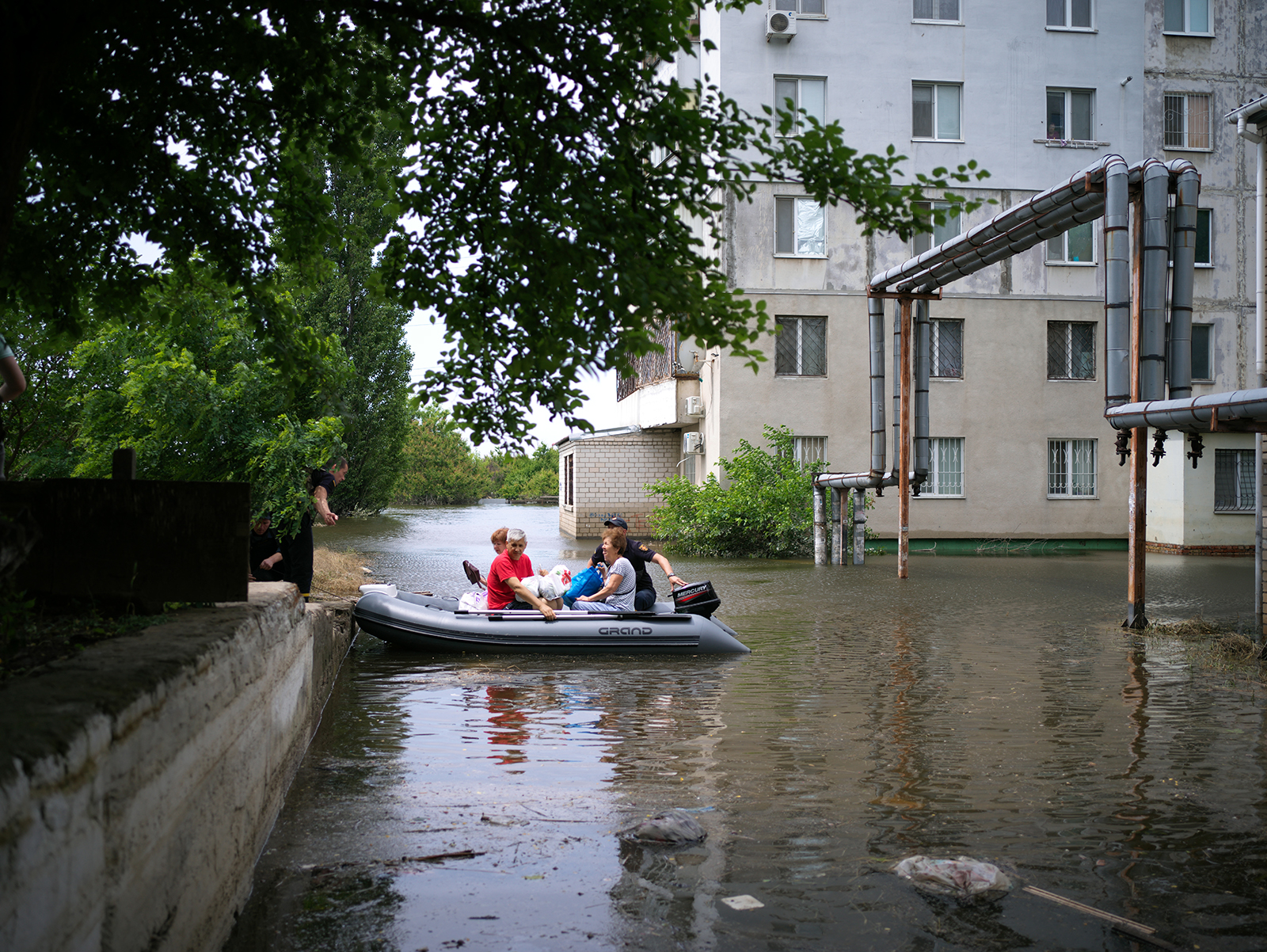 EU response to Nova Kakhovka dam breach, https://www.flickr.com/photos/eu_echo/52978702095/in/photolist-2oHxGoc-VsCBZq-2oHxGrD-V83K9W-UqGbjS-UqGqE5-UqGqoU-V83RrL-VsCPAw-VvNpDe-UqGyow-VvNikn-VvN2vM-UqGpRS-UqG5dU-V83LQS-VsCUV9-V83Moq-V83JSU-UqGb2N-VsCQFs-UqG4My-UqG4DN-UqGxJ5-UqGoVo-VsCNed-UqG6h7-VvNqRz-VvNqb6-V83LHC-VsCzxm-VvNtuv-VsCASA-VsCBF9-VvN2gP-UqGrh7-UqG6u1-UqG5rQ-UqGsvj-UtLp7t-V83M3q-VvN6AF-UqGxny-UqG5yJ-UqGy2E-UqGvLs-VsCD9Q-2oHvNKa-2oHy7Th-2oHvNEf. Via EU Civil protection and Humanitarian aid. 